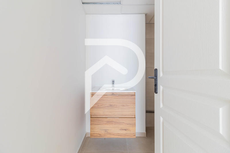 Local commercial - 45 m² - 2 pièces