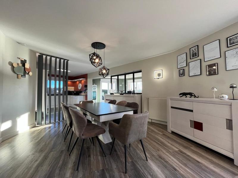 Maison - 167 m² - 6 pièces