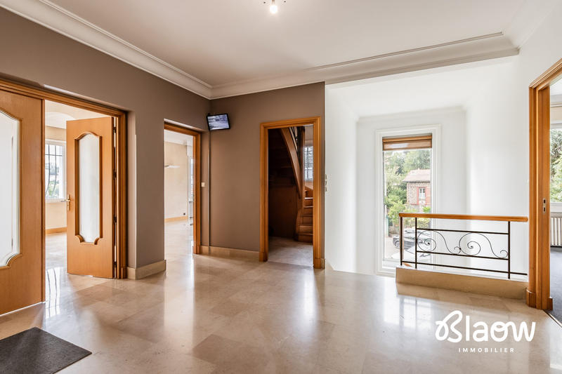 Maison - 450 m² - 10 pièces