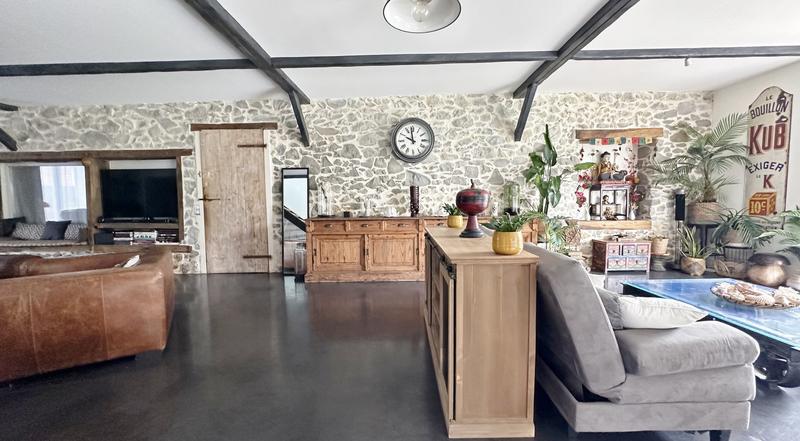 Maison - 312 m² - 9 pièces