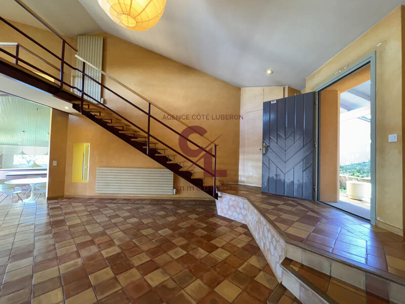 Maison - 210 m² - 5 pièces