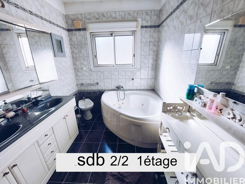 Maison - 167 m² - 8 pièces