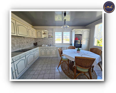 Maison traditionnelle - 200 m² - 8 pièces