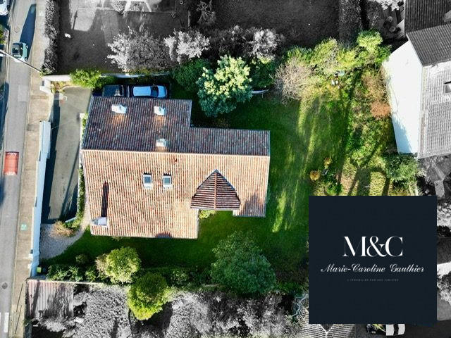 Maison traditionnelle - 223 m² - 7 pièces