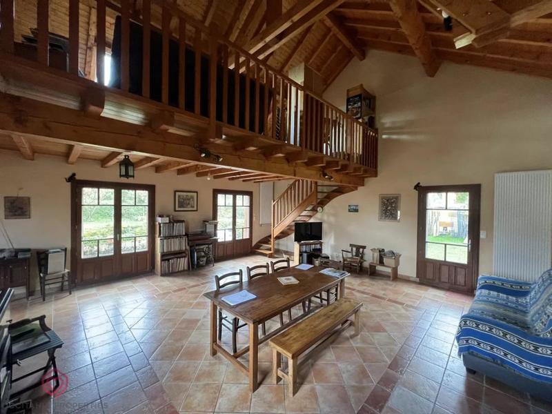 Propriété - 169 m² - 7 pièces