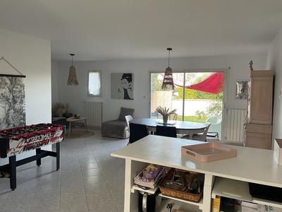 Maison traditionnelle - 90 m² - 4 pièces