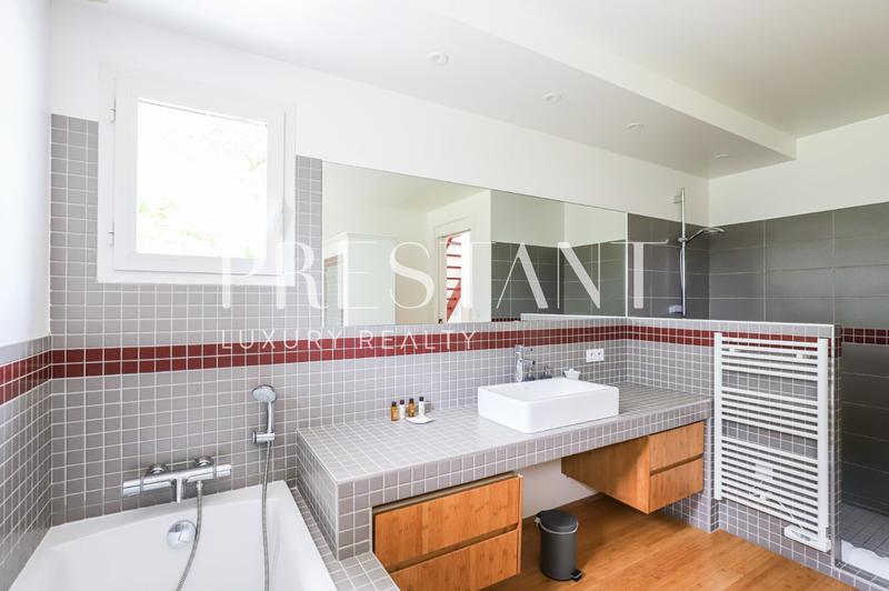 Maison - 482 m² - 12 pièces