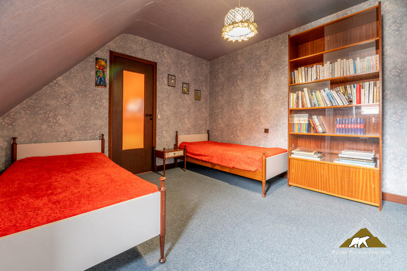 Maison - 300 m² - 8 pièces