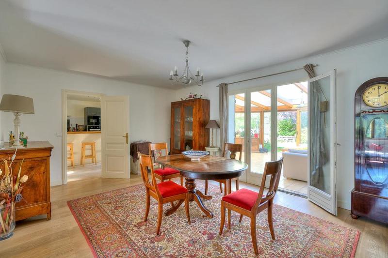 Maison - 210 m² - 8 pièces