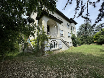 Villa - 600 m² - 16 pièces