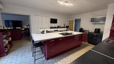 Maison - 204 m² - 8 pièces