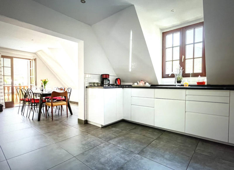 Maison - 270 m² - 11 pièces