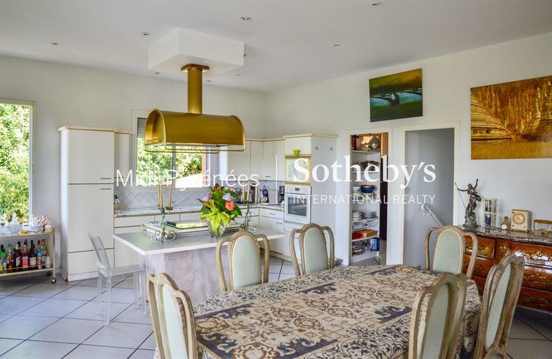 Maison - 215 m² - 7 pièces