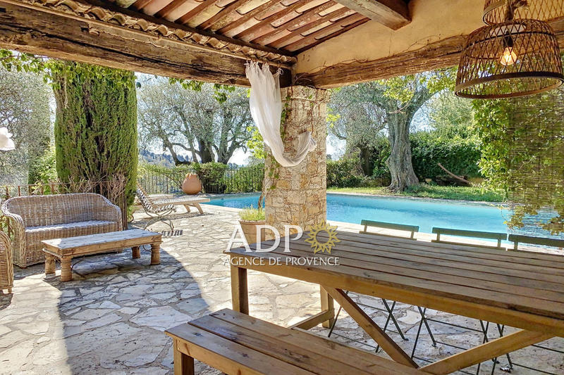 Maison - 255 m² - 8 pièces