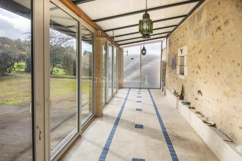 Propriété - 240 m² - 12 pièces