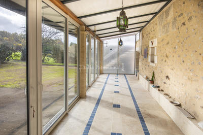 Propriété - 240 m² - 12 pièces