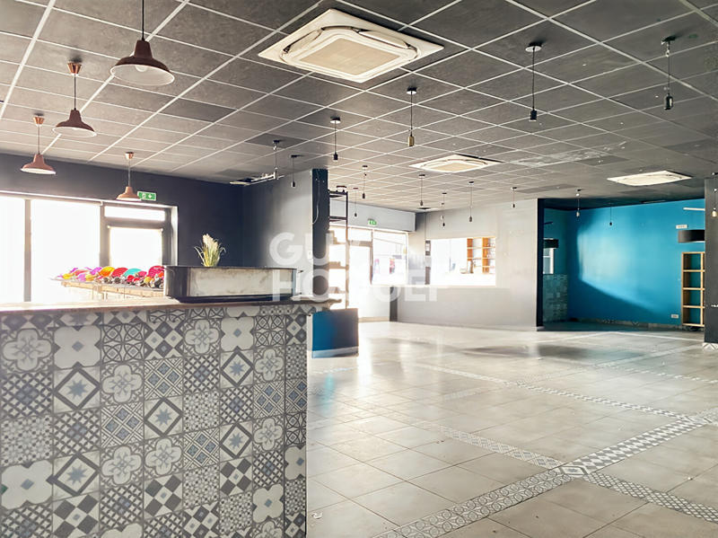 Local commercial - 220 m²