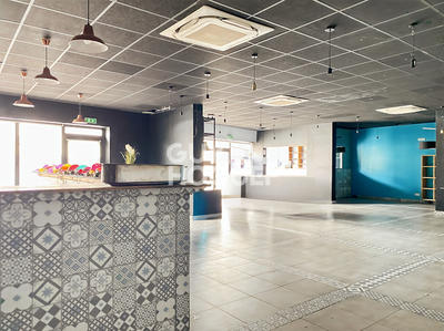 Local commercial - 220 m²