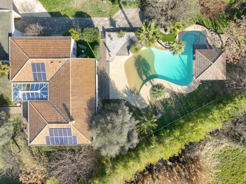 Villa - 271 m² - 8 pièces