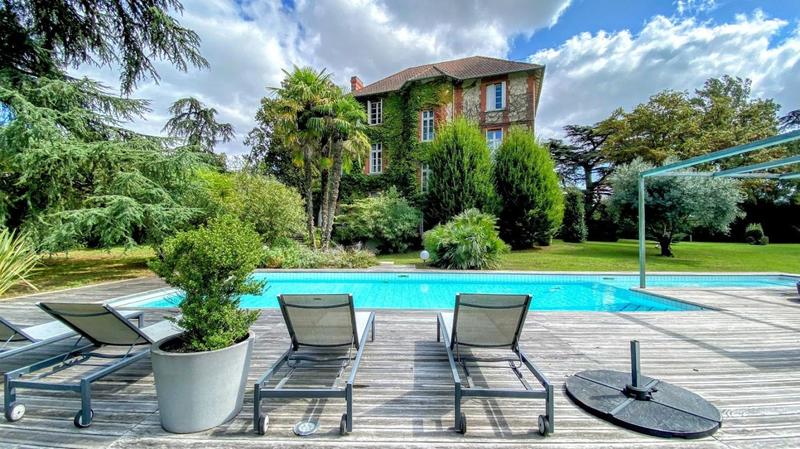 Maison de maîtres - 403 m² - 10 pièces