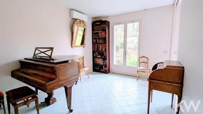 Maison - 205 m² - 8 pièces