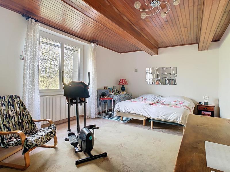 Villa - 241 m² - 6 pièces