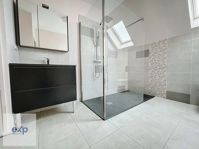 Maison - 235 m² - 10 pièces