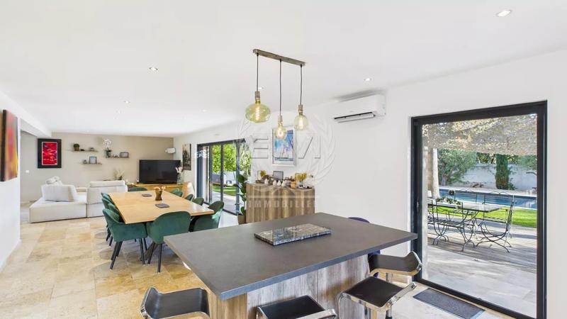 Maison - 177 m² - 5 pièces