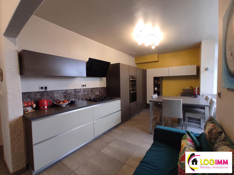 Maison - 205 m² - 7 pièces