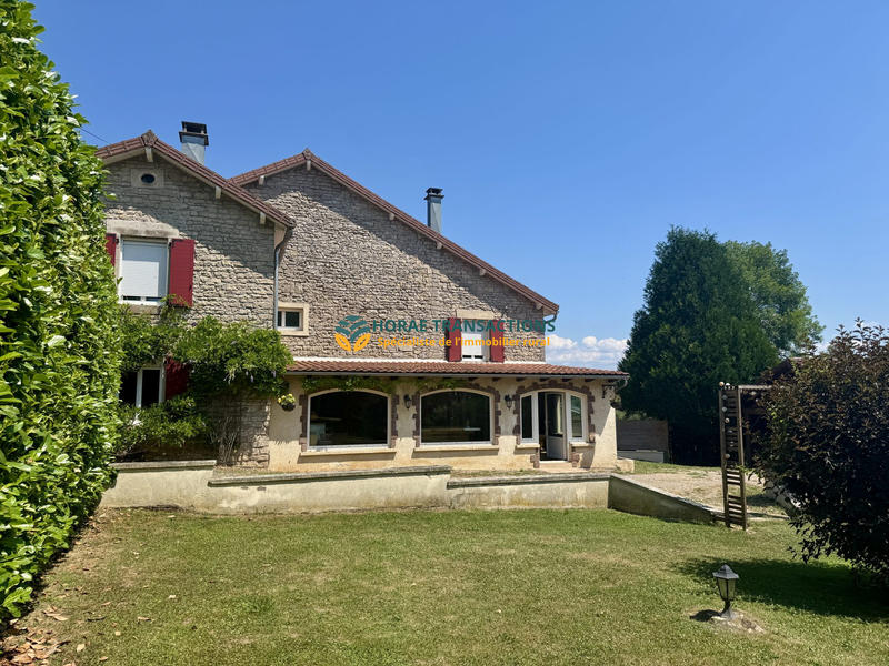 Maison - 250 m² - 8 pièces