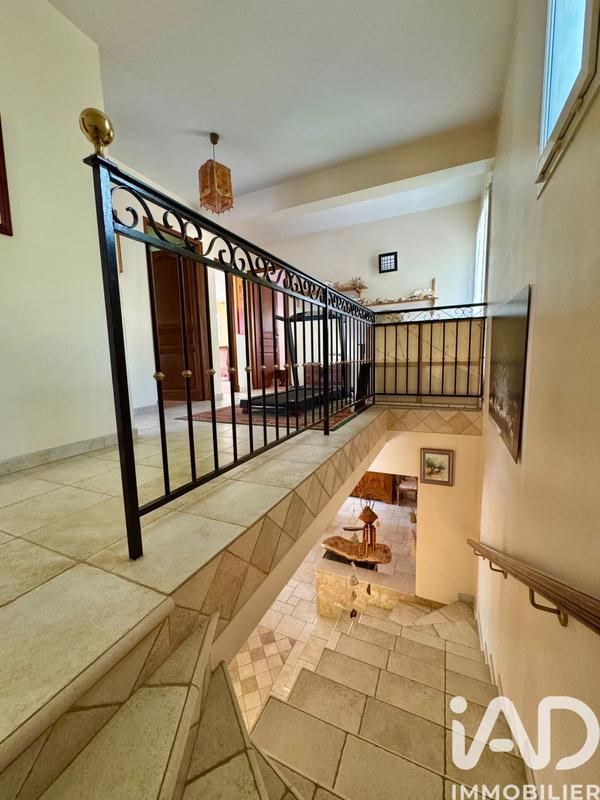 Maison - 250 m² - 6 pièces