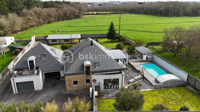 Maison - 270 m² - 10 pièces