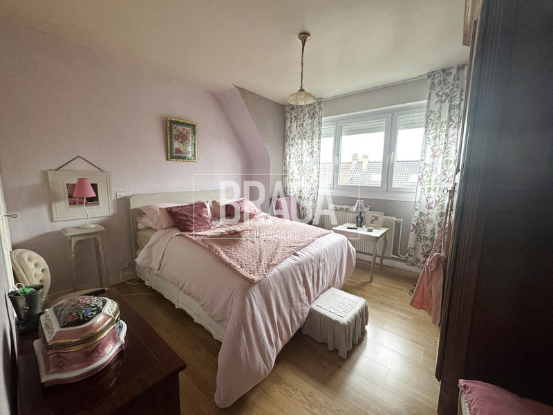 Maison - 98 m² - 7 pièces