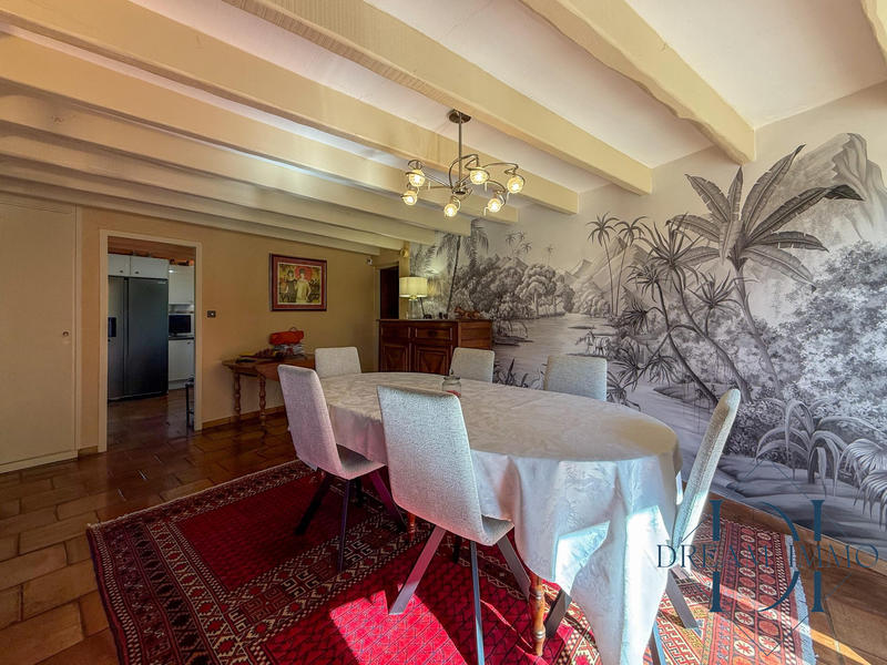 Maison - 210 m² - 8 pièces