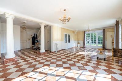 Maison - 220 m² - 7 pièces