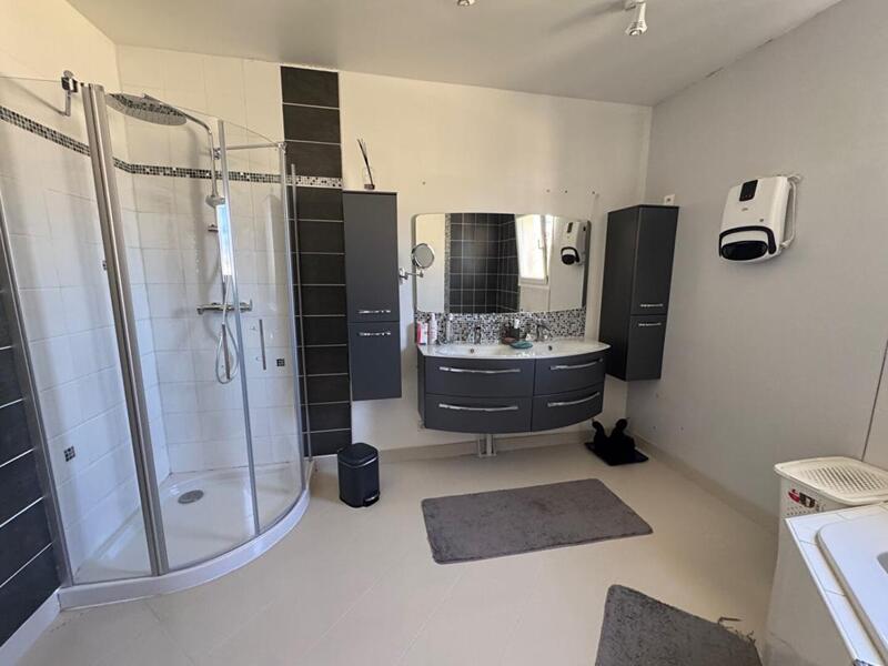 Maison - 200 m² - 7 pièces