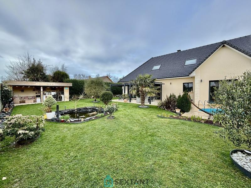 Maison - 220 m² - 9 pièces