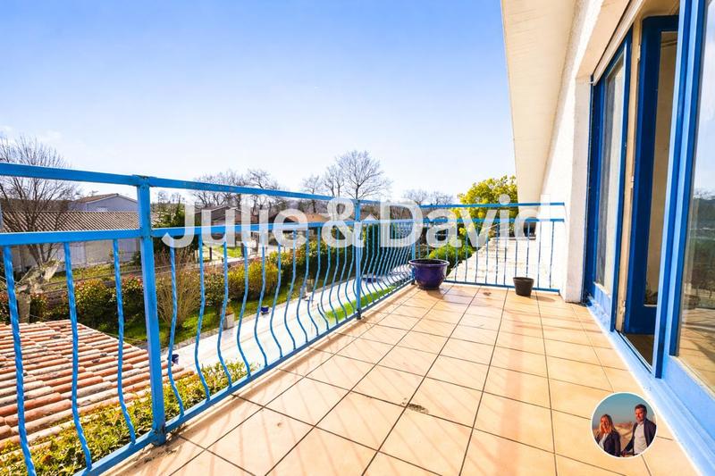 Maison - 400 m² - 12 pièces