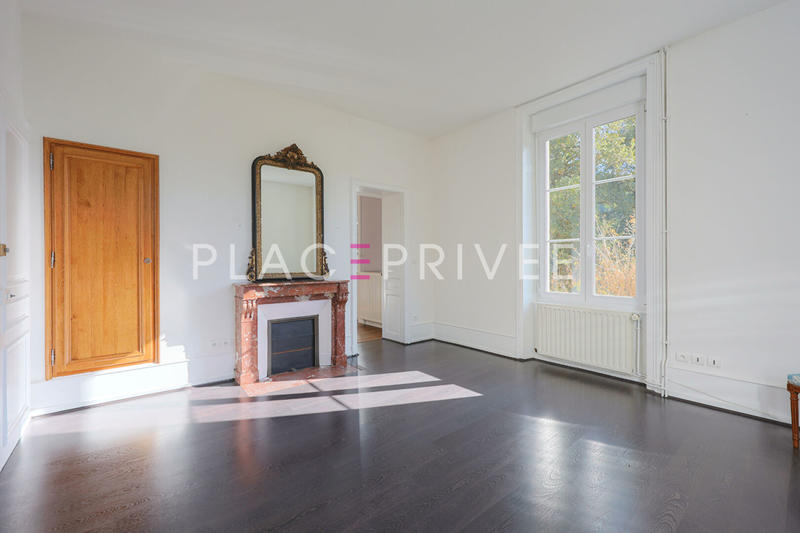 Demeure - 705 m² - 24 pièces