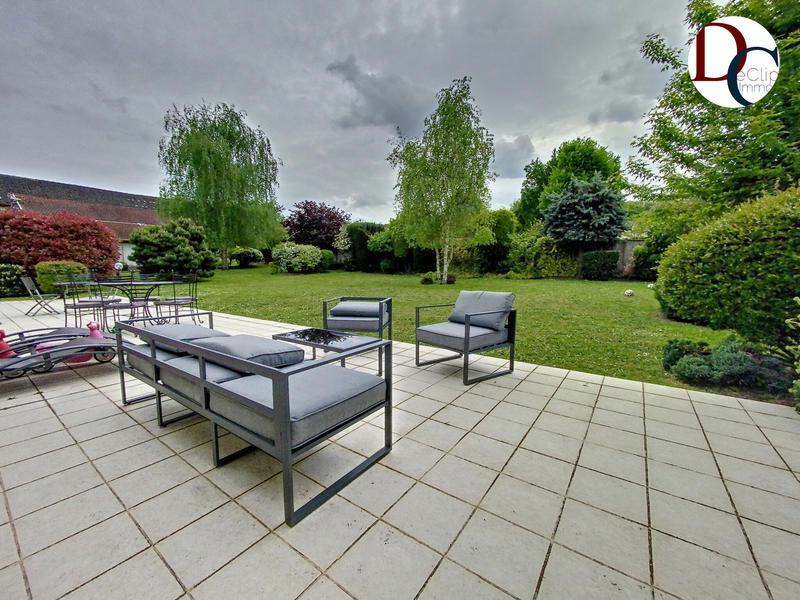 Maison - 242 m² - 8 pièces