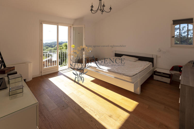 Maison - 465 m² - 14 pièces