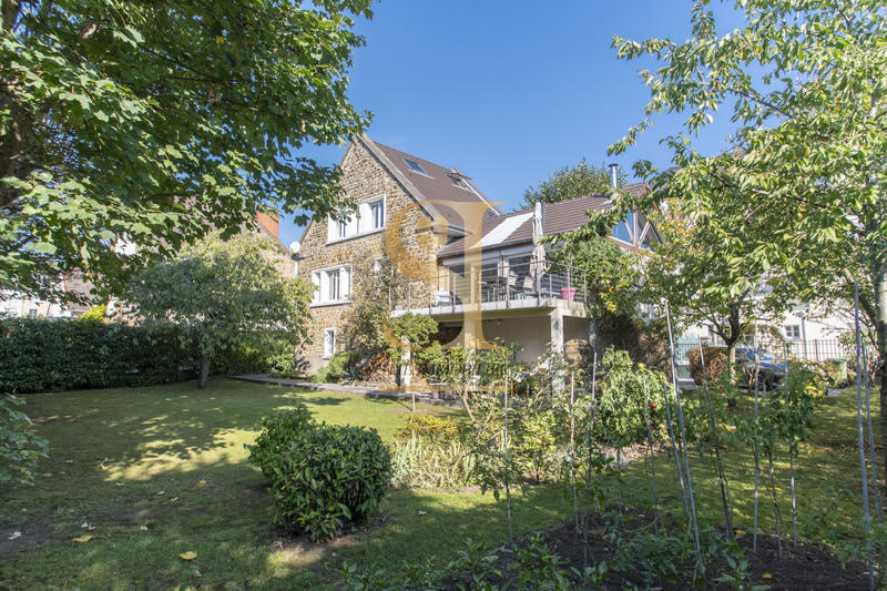 Maison - 168 m² - 7 pièces