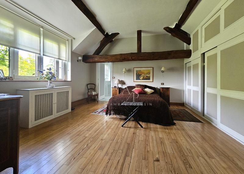 Maison - 301 m² - 9 pièces