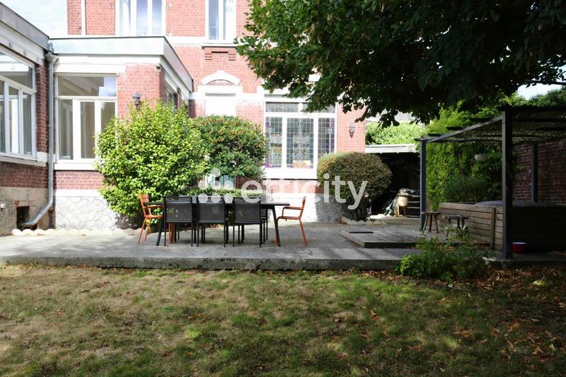 Maison - 200 m² - 7 pièces