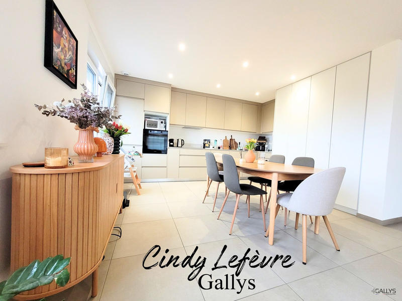 Appartement - 95 m² - 4 pièces