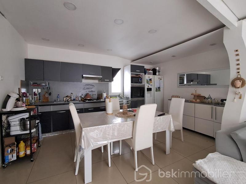 Maison traditionnelle - 213 m² - 12 pièces