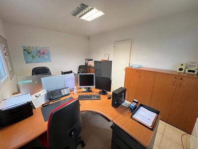 Bureau - 60 m²