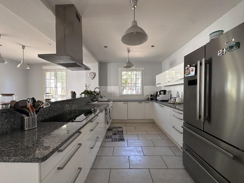 Maison - 280 m² - 7 pièces