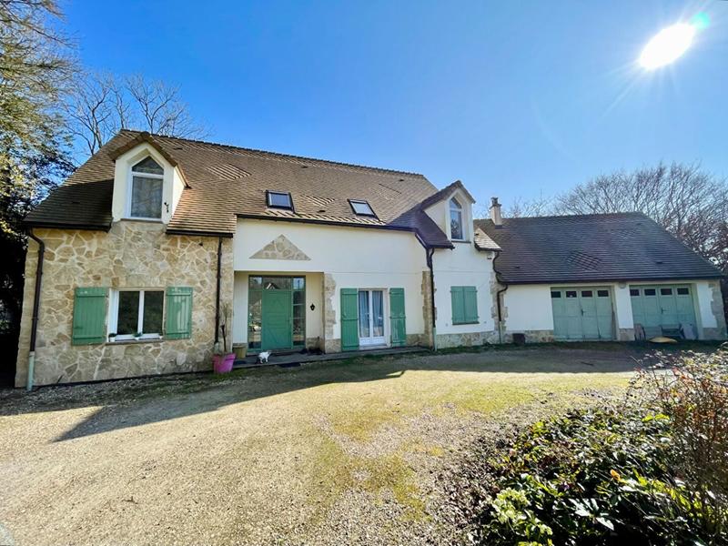 Maison - 250 m² - 8 pièces