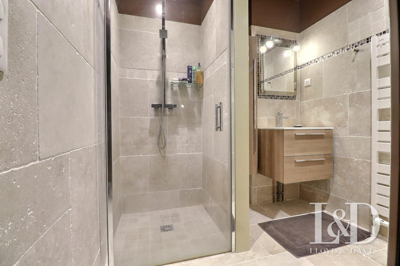 Maison - 425 m² - 14 pièces